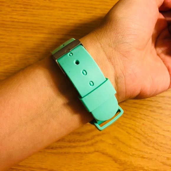 Green elastic band watch - Picture 2 of 4